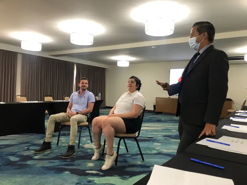 Capacitación empresarial experiencia del cliente Costa Rica - dinámica grupal